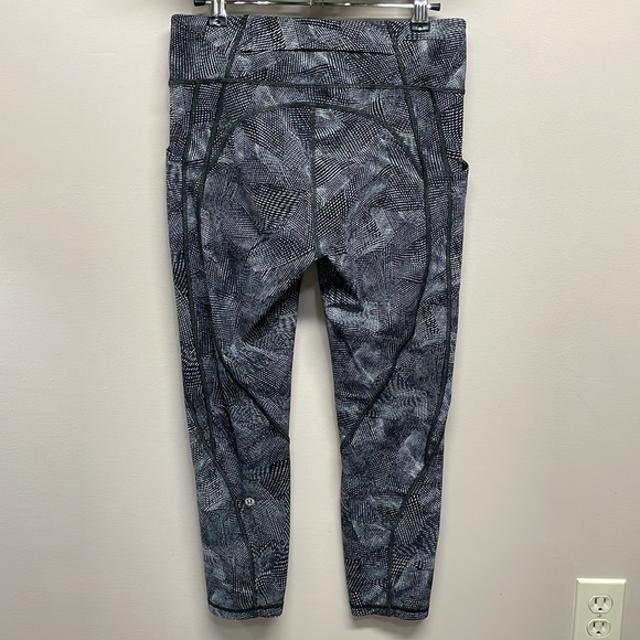 Lululemon Time To Sweat Crop Free Spirit Alpine White Black 8 - Picture 4 of 16